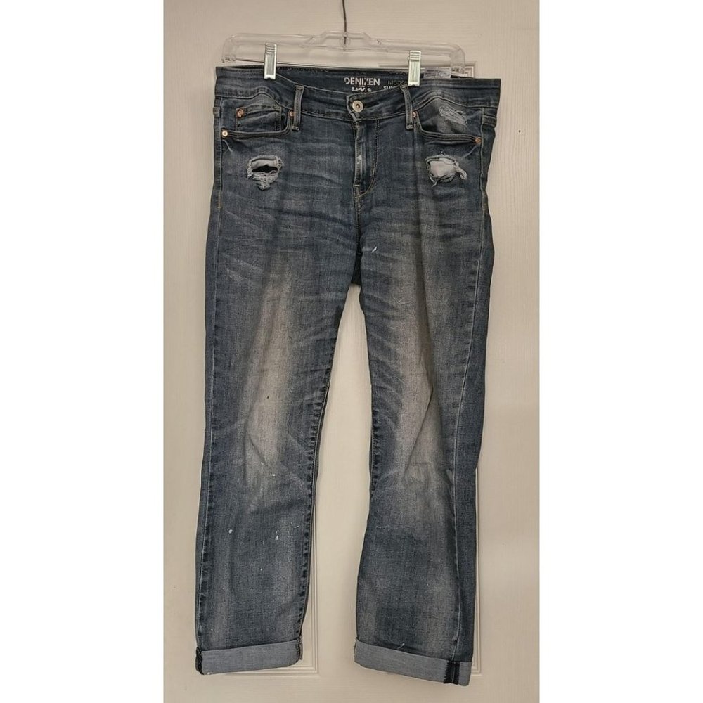 Distressed denim leans